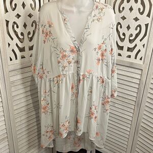 torrid Light Gray Floral Button-Front Tunic with Peach Blossoms